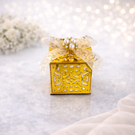 توزيعة مربعة ذهبي مزخرف