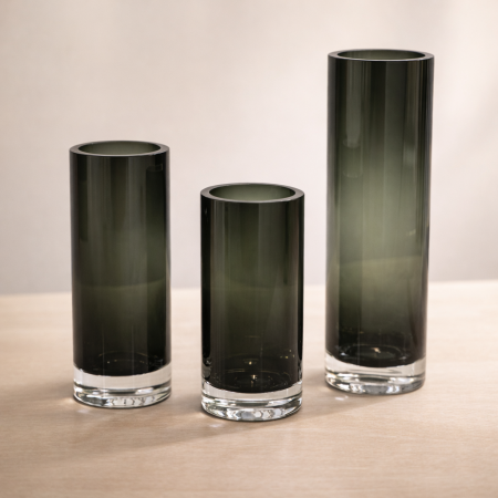 فازة زجاج استطواني داكن