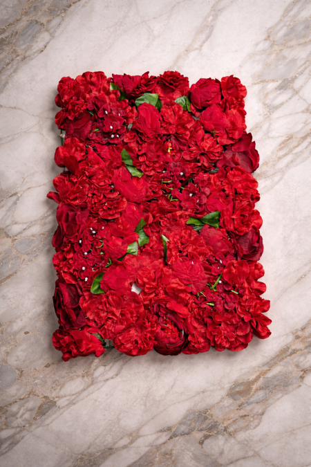 بلاطة ورد لون احمر مع اكسسوار 60*40