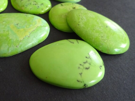 أحجار زينة صغيرة عصرية